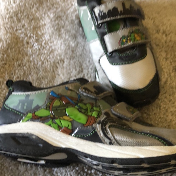 Shoes Teenage Mutant Ninja Turtles boys new size 3M velcro closure - Picture 1 of 4